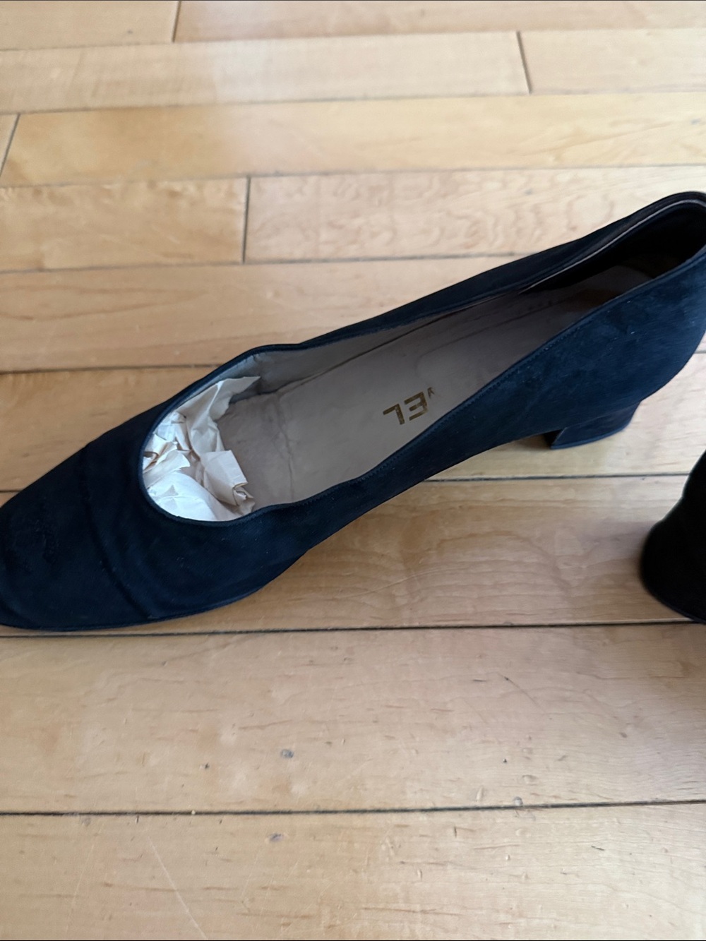 CHANEL Black Suede Logo Cap Toe Flats size 8.5 - Picture 10 of 10